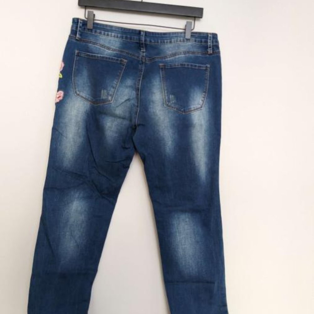 Angel Kiss Distressed Jean's Woman's Junior's Size 15 Blue Jean's Flower Embroid - Picture 2 of 9